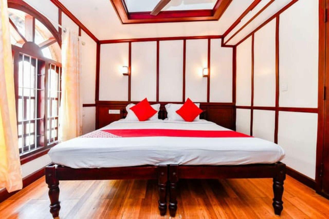 Cosy Premium Houseboats Hotell Alappuzha Eksteriør bilde